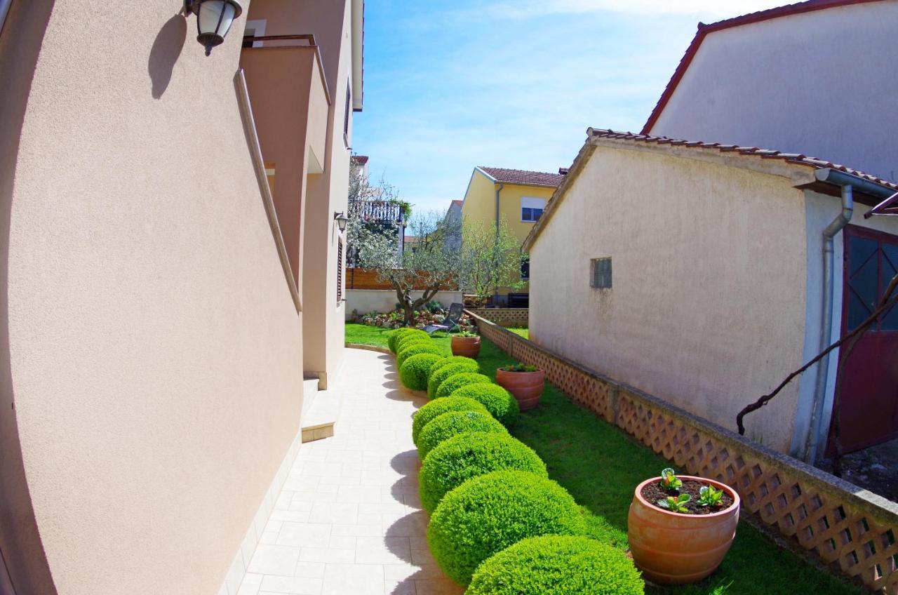 Apartments Tina & Denis Pula Exterior foto