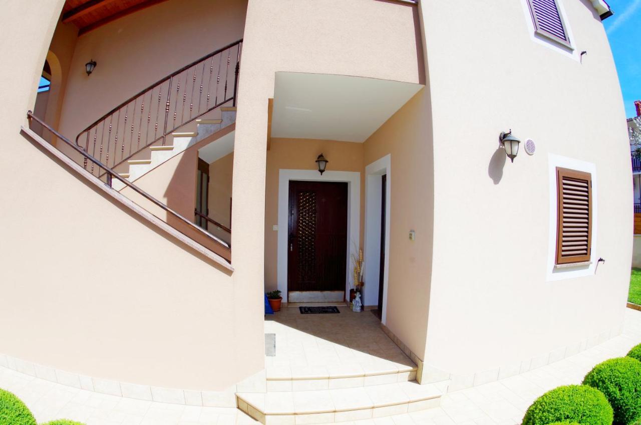 Apartments Tina & Denis Pula Exterior foto